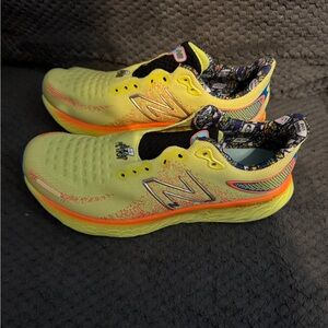 New Balance Men's ' Yellow Running Shoes